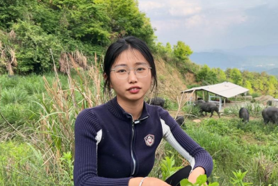 女大学生回乡养猪收获事业和爱情